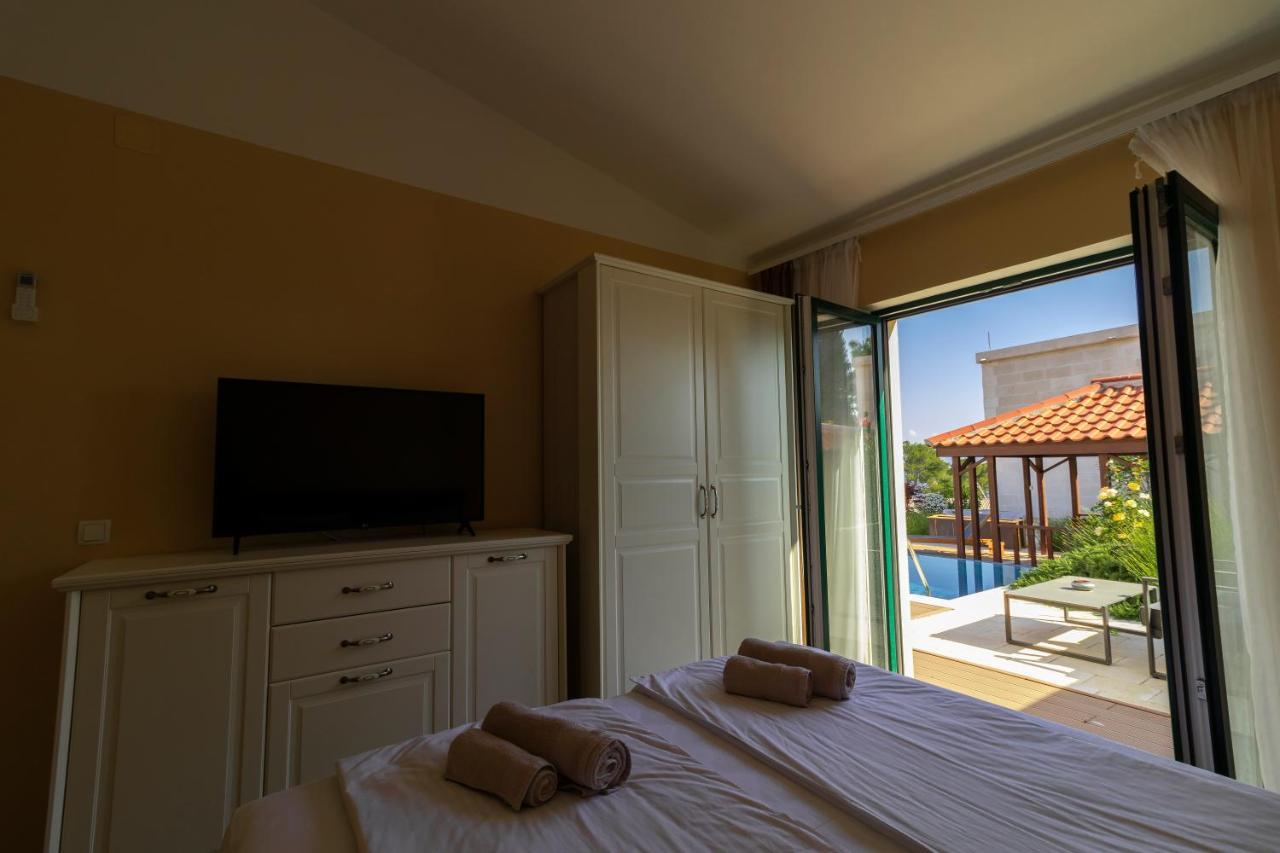 Sea Cats' Villas Sutivan ภายนอก รูปภาพ